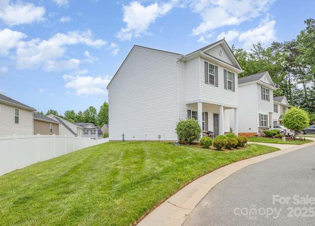 Property at 8005 Stevie Oaks Ln, Charlotte, NC 28215, 4 beds, 2.5 baths