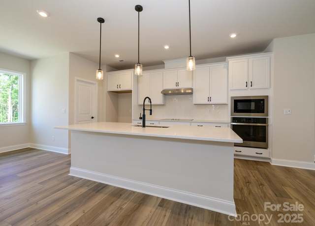 Property at 816 Flintside Ln, Charlotte, NC 28217, 3 beds, 3.5 baths