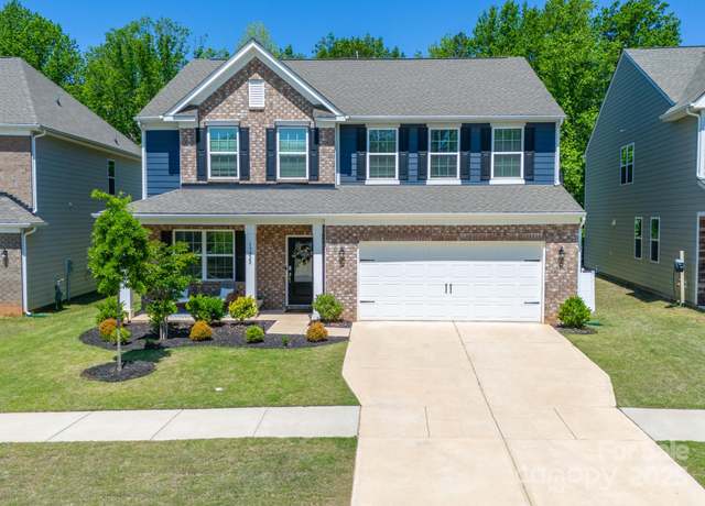 Property at 17228 River Race Dr, Huntersville, NC 28078, 4 beds, 2.5 baths