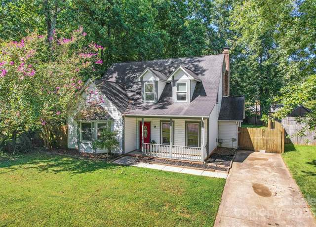 Property at 5925 Loch Arbor Ln, Charlotte, NC 28227, 3 beds, 2 baths