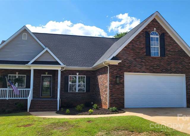 Property at 3712 Travertine Dr, Lancaster, SC 29720, 3 beds, 2 baths