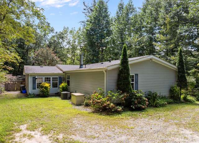 Property at 388 Pinewood Knoll Dr, Hendersonville, NC 28739, 3 beds, 2 baths