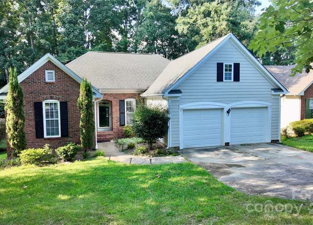 Property at 10513 Worsley Ln, Charlotte, NC 28269, 3 beds, 2 baths