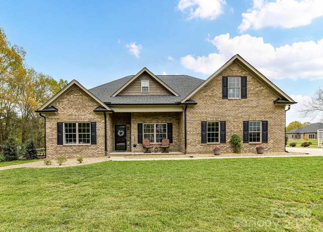 Property at 3012 Ocean Dr, Monroe, NC 28110, 4 beds, 3 baths
