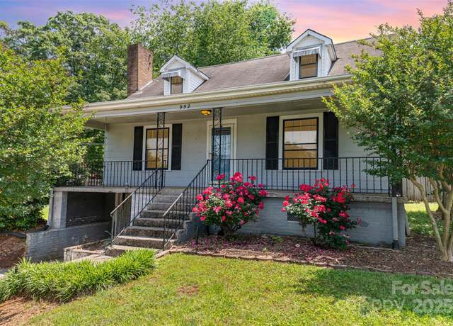 Property at 952 8th St NE, Hickory, NC 28601, 4 beds, 2 baths