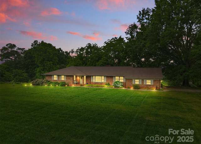 Property at 1081 Long Dr, Newton, NC 28658, 5 beds, 2.5 baths