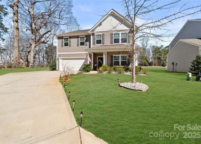 Property at 1036 Bramcote Ln, Charlotte, NC 28215, 5 beds, 4 baths