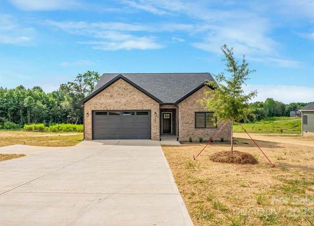 Property at 681 S Grove St, Lincolnton, NC 28092, 3 beds, 2 baths