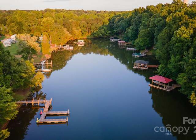 Property at 324 Bridgewater Ln, Mooresville, NC 28117, 3 beds, 3.5 baths