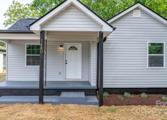 Property at 1440 10th Ave SW, Hickory, NC 28602, 2 beds, 1 bath