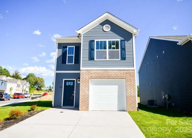 Property at 13 Caroline Valley Ln, Hendersonville, NC 28792, 3 beds, 2.5 baths