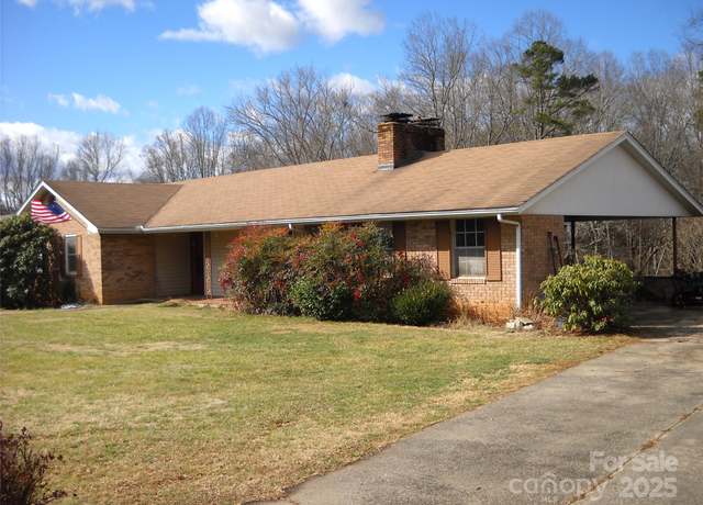 Property at 14 Monte Vista Pl, Candler, NC 28715, 3 beds, 2 baths