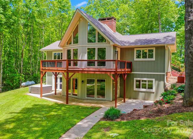 Property at 82 Sunburst Dr, Waynesville, NC 28786, 3 beds, 3 baths