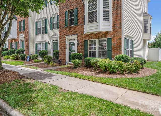 Property at 9728 Blossom Hill Dr, Huntersville, NC 28078, 2 beds, 3 baths
