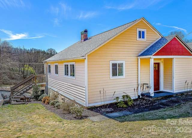 Property at 20 Catawba Ln, Brevard, NC 28712, 2 beds, 2 baths