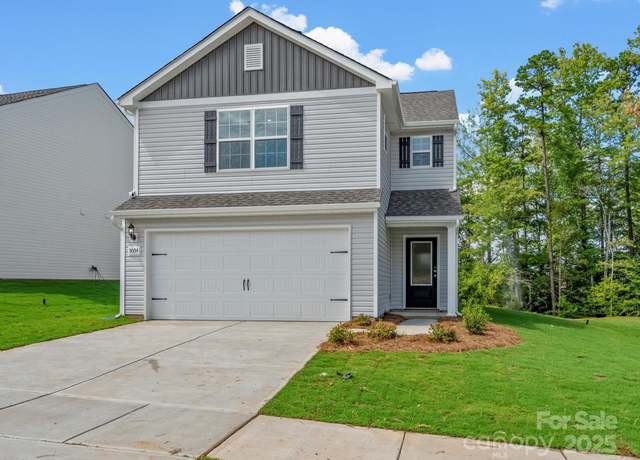 Property at 3034 Trailblazer St, Charlotte, NC 28215, 3 beds, 2.5 baths