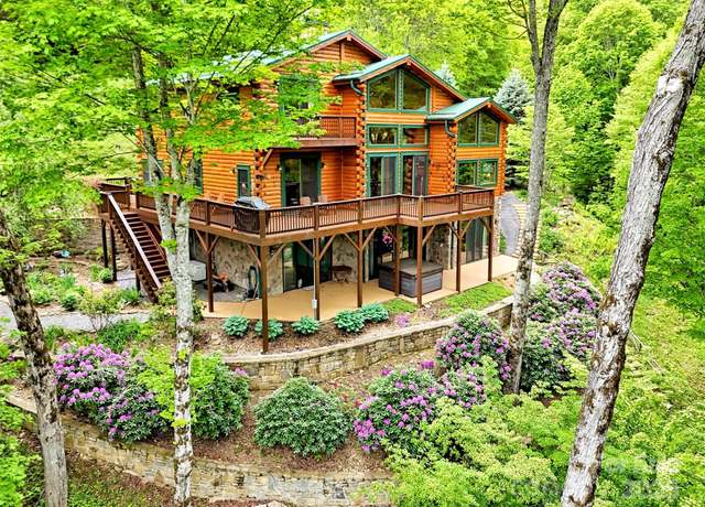 Property at 421 Ramp Patch Ln, Waynesville, NC 28786, 3 beds, 4.5 baths