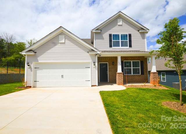 Property at 175 Farmwood Trl, Waynesville, NC 28786, 4 beds, 3.5 baths