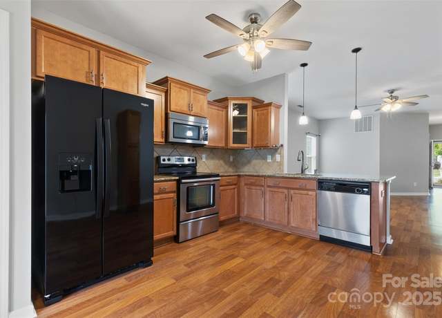 Property at 5076 Newport Lakes Dr, Rock Hill, SC 29732, 2 beds, 2 baths