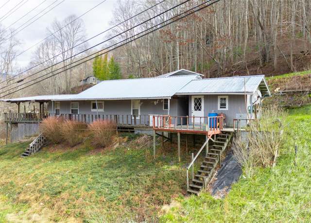 Property at 3059 NC 261 Hwy, Spruce Pine, NC 28777, 2 beds, 2 baths