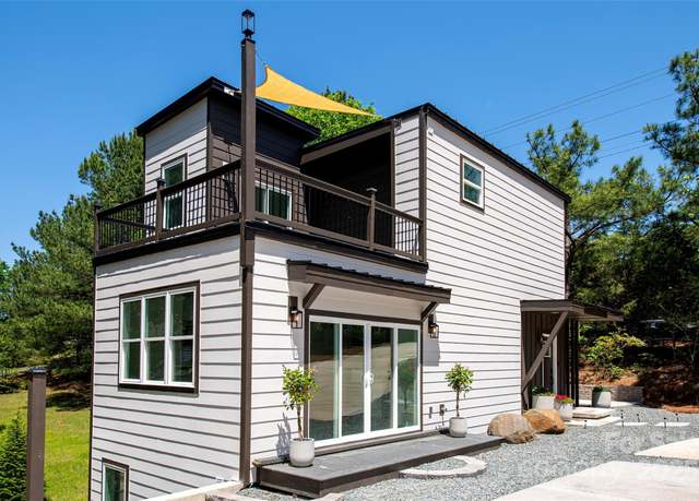 Property at 6534 Providence Rd, Charlotte, NC 28226, 3 beds, 2.5 baths