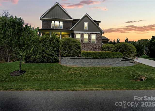 Property at 8810 Phillips Farm Rd, Kernersville, NC 27284, 4 beds, 3 baths