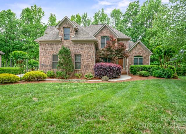 Property at 8216 Malibu Pointe Ln, Denver, NC 28037, 5 beds, 3.5 baths