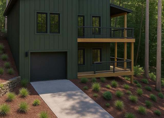 Property at 276 Coopers Dr, Hendersonville, NC 28739, 3 beds, 2.5 baths