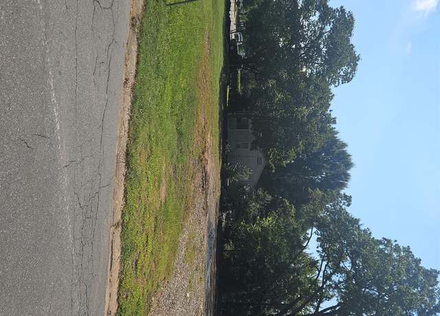 Property at 400 Greystone Rd, Charlotte, NC 28209
