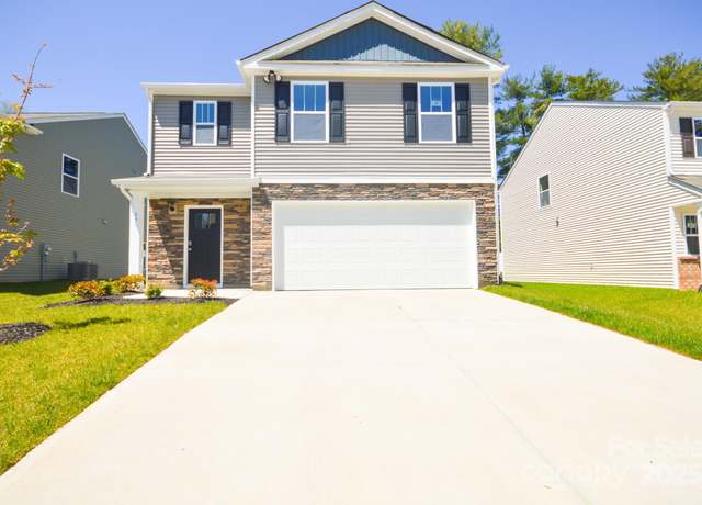 Property at 37 Lillian Ln, Hendersonville, NC 28792, 5 beds, 3 baths