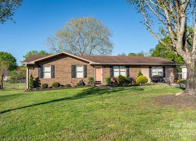 Property at 1213 W Rutledge Ave, Gaffney, SC 29341, 3 beds, 2 baths