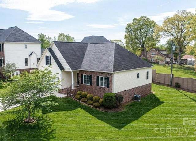 Property at 3837 1st Street Ln NW, Hickory, NC 28601, 4 beds, 2.5 baths