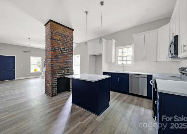 Property at 105 S York St, Lancaster, SC 29720, 5 beds, 3 baths
