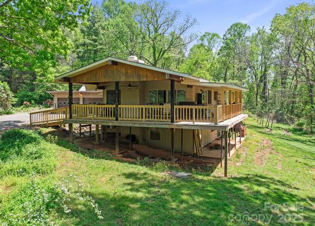 Property at 19 Old Patton Hill Rd, Swannanoa, NC 28778, 3 beds, 2 baths