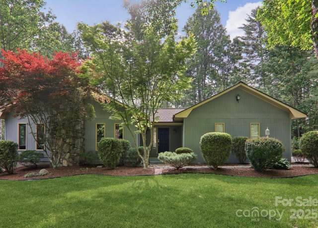 Property at 210 Navaho Dr, Hendersonville, NC 28739, 3 beds, 2 baths