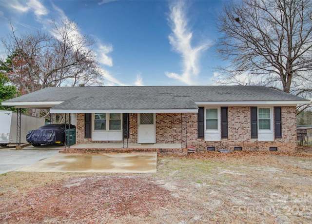 Property at 102 Wilshire Ave, Hamlet, NC 28345, 3 beds, 1.5 baths