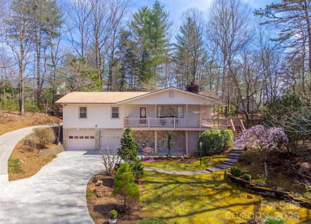 Property at 311 Winding Way Dr, Franklin, NC 28734, 3 beds, 3 baths