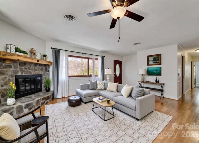 Property at 311 Winding Way Dr, Franklin, NC 28734, 3 beds, 3 baths