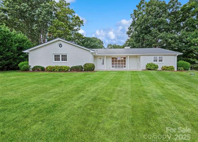 Property at 106 Whispering Hills Dr, Hendersonville, NC 28792, 3 beds, 2.5 baths