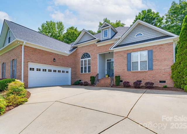 Property at 1643 Essex Hall Dr, Rock Hill, SC 29730, 4 beds, 3 baths