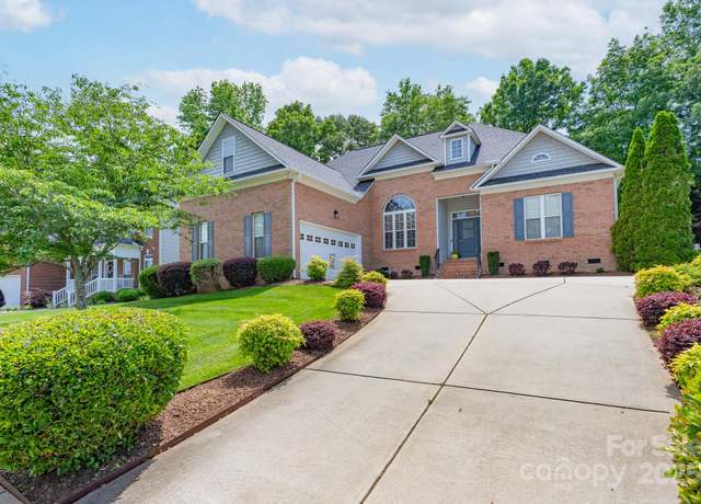 Property at 1643 Essex Hall Dr, Rock Hill, SC 29730, 4 beds, 3 baths
