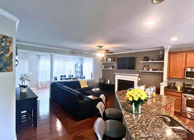 Property at 1216 Lange Ct, Fort Mill, SC 29715, 5 beds, 2.5 baths