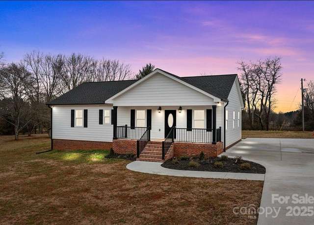 Property at 111 Proust Rd, Statesville, NC 28625, 3 beds, 2 baths