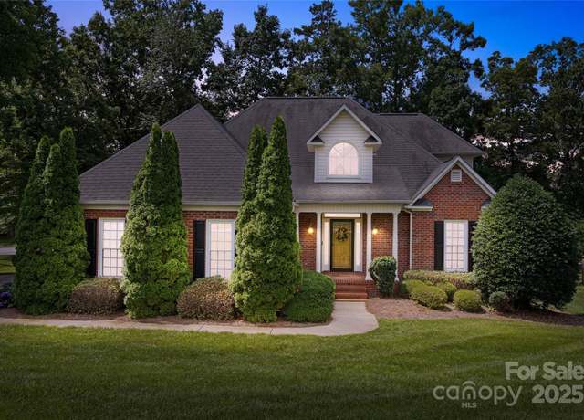 Property at 803 Woodmoore Ln, Kannapolis, NC 28081, 3 beds, 2.5 baths