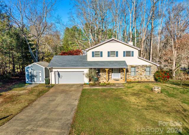Property at 66 Beechwood Dr, Horse Shoe, NC 28742, 3 beds, 3.5 baths