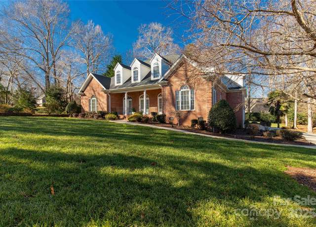 Property at 157 Highland Forest Dr, Clover, SC 29710, 4 beds, 3.5 baths
