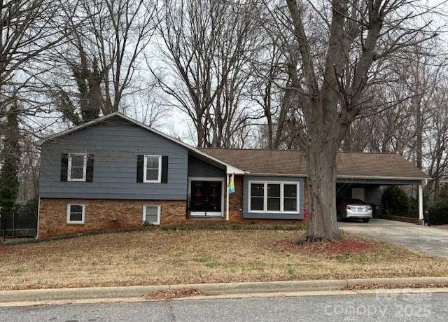 Property at 818 W 6th St, Newton, NC 28658, 4 beds, 2.5 baths