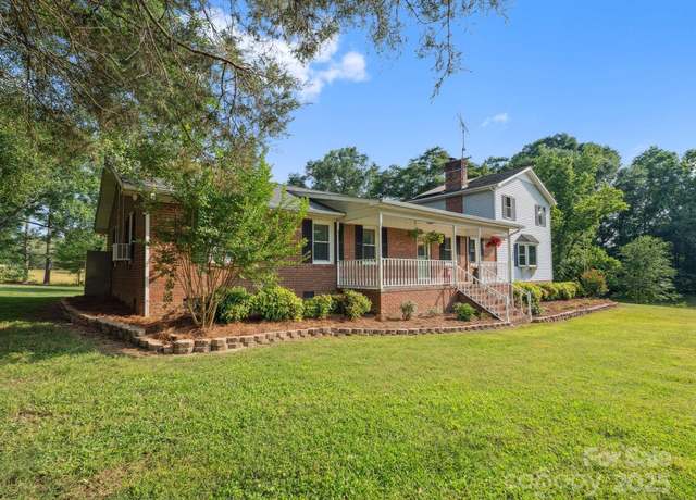 Property at 1238 Carl Allen Rd, Edgemoor, SC 29712, 5 beds, 3 baths