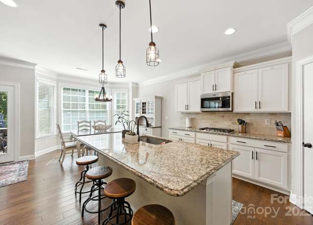 Property at 126 Canoe Pole Ln, Mooresville, NC 28117, 5 beds, 4 baths