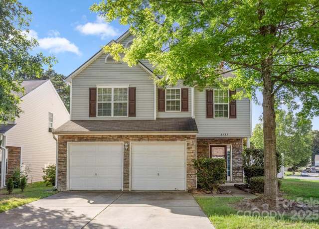 Property at 5737 Brookfield Pointe Dr, Charlotte, NC 28216, 3 beds, 2.5 baths